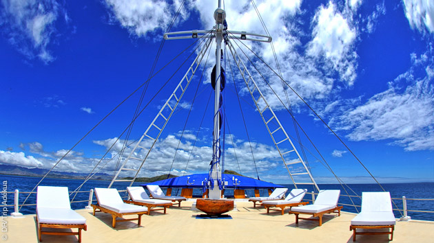 Le solarium de votre voilier de haut standing pour une croisière plongée aux iles Fidji